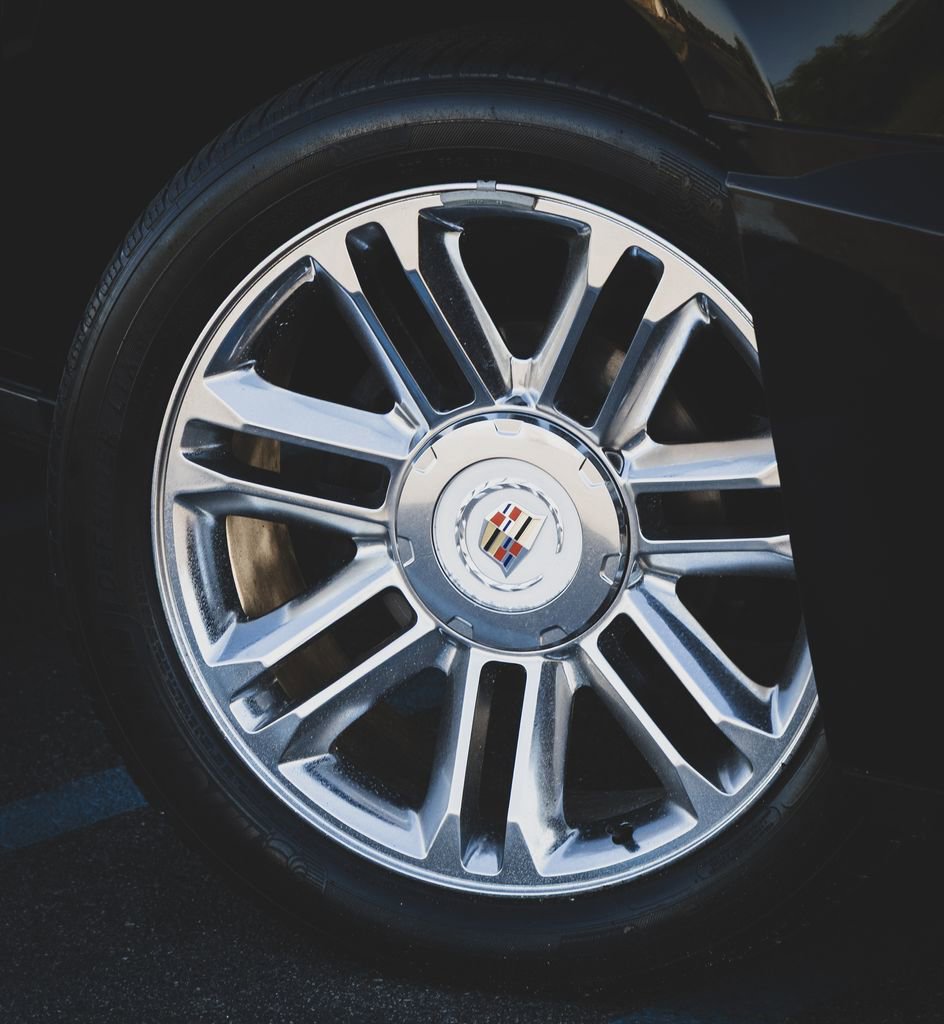 Used 2013 Cadillac Escalade ESV Platinum image 2