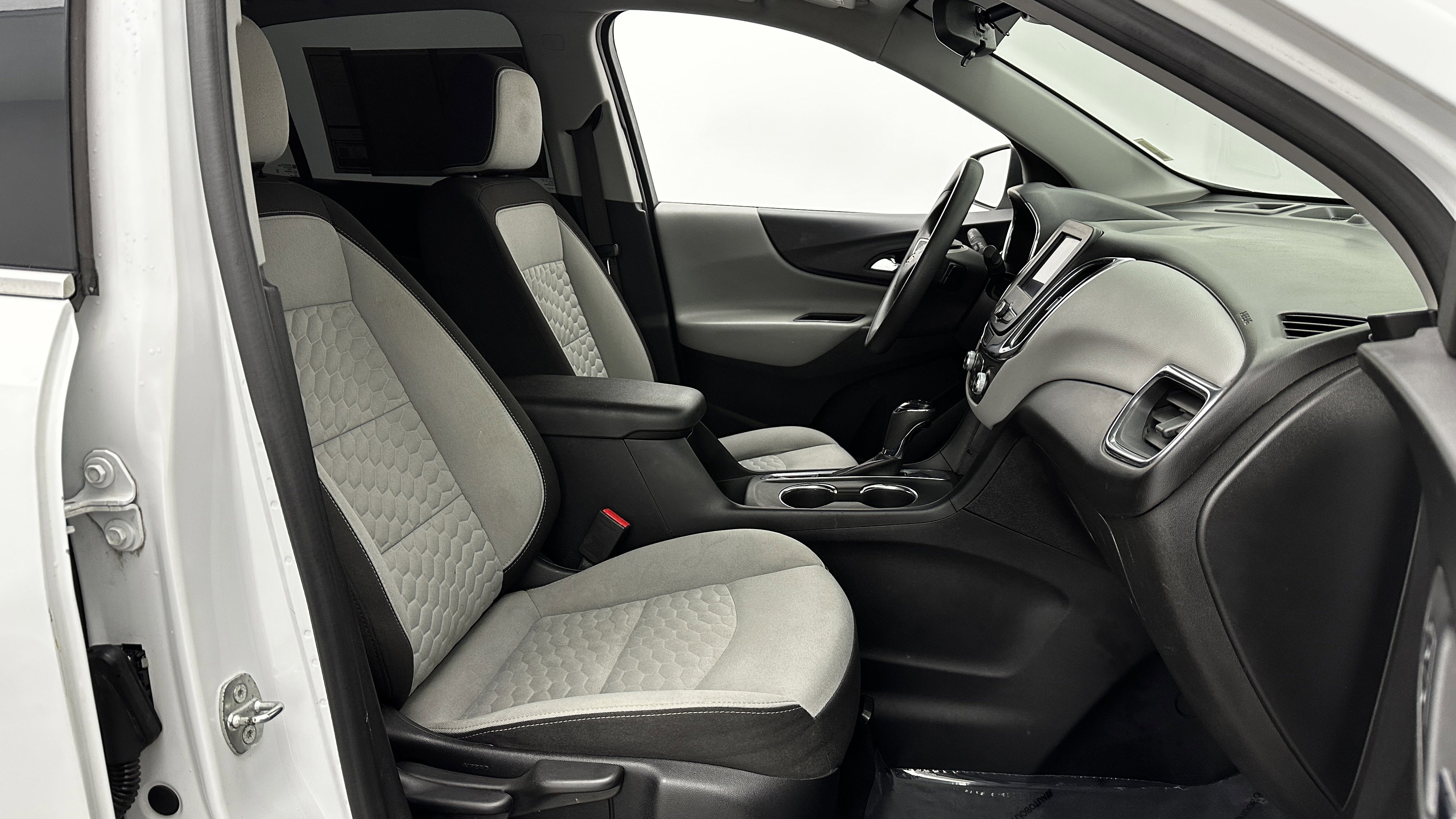 Used 2020 Chevrolet Equinox LT image 34