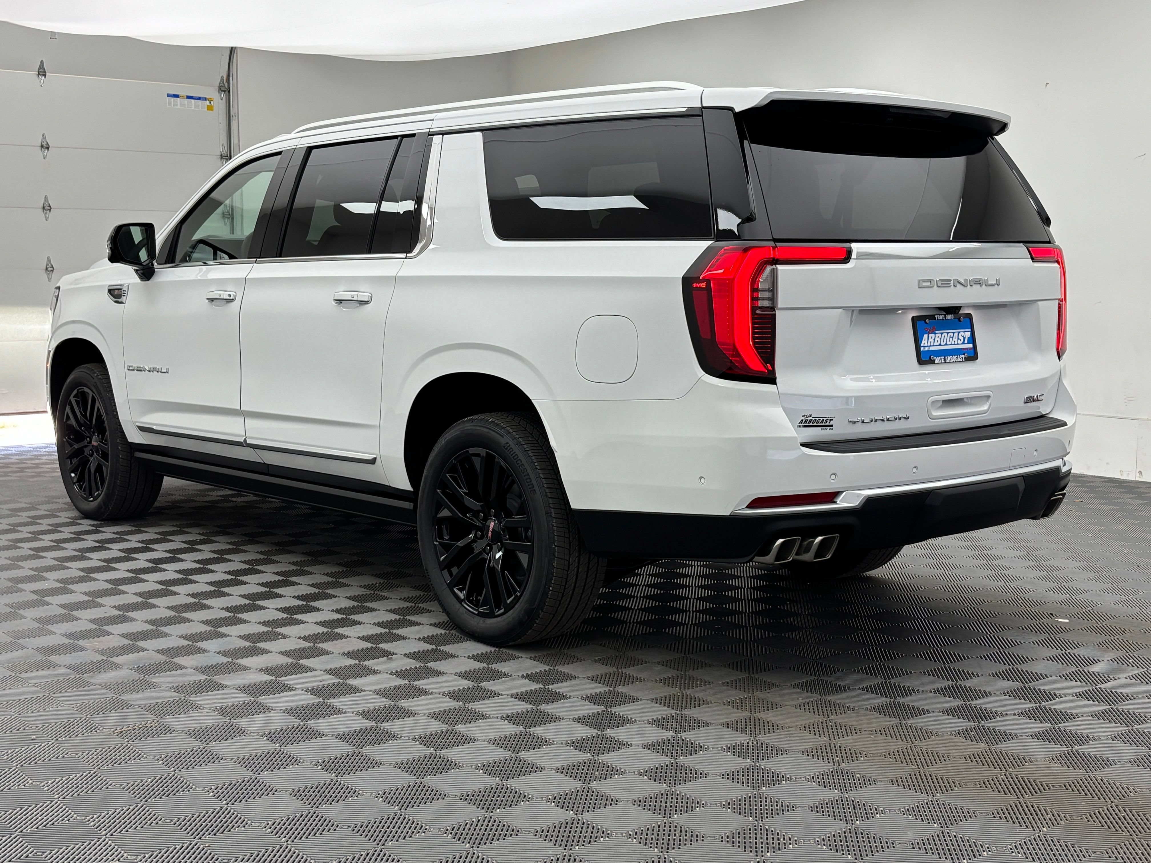 New 2026 GMC Yukon XL Denali w/ Sun & Power Step Package AWD/4WD image 14