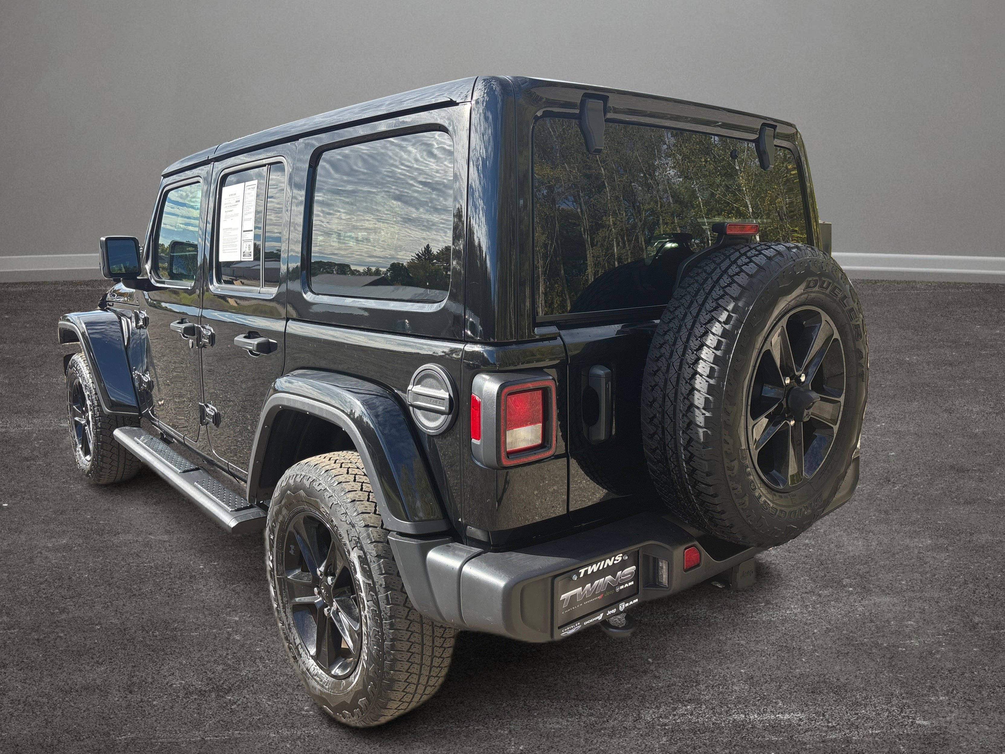 Used 2021 Jeep Wrangler Unlimited Sahara image 34