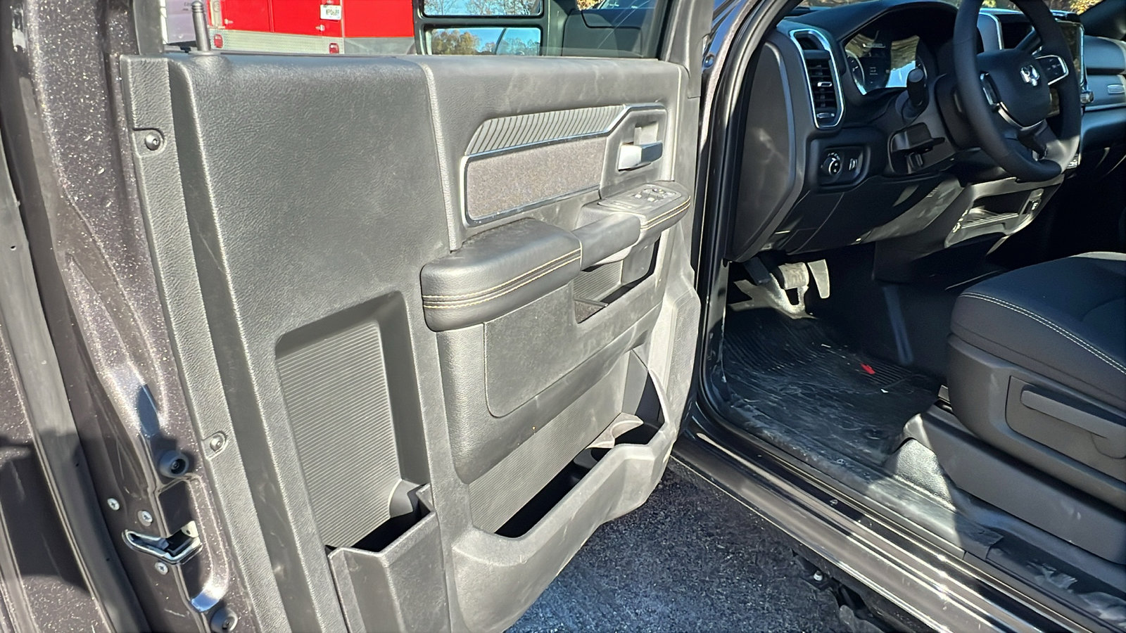 New 2025 RAM 5500 4x4 Regular Cab image 18