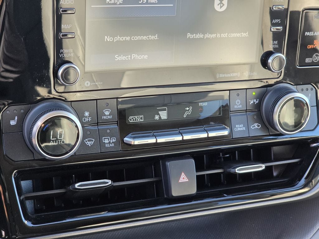 Used 2022 Toyota Highlander XLE FWD image 20