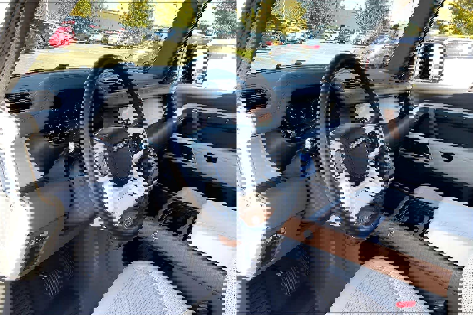 Used 2023 Land Rover Defender 110 SE image 14