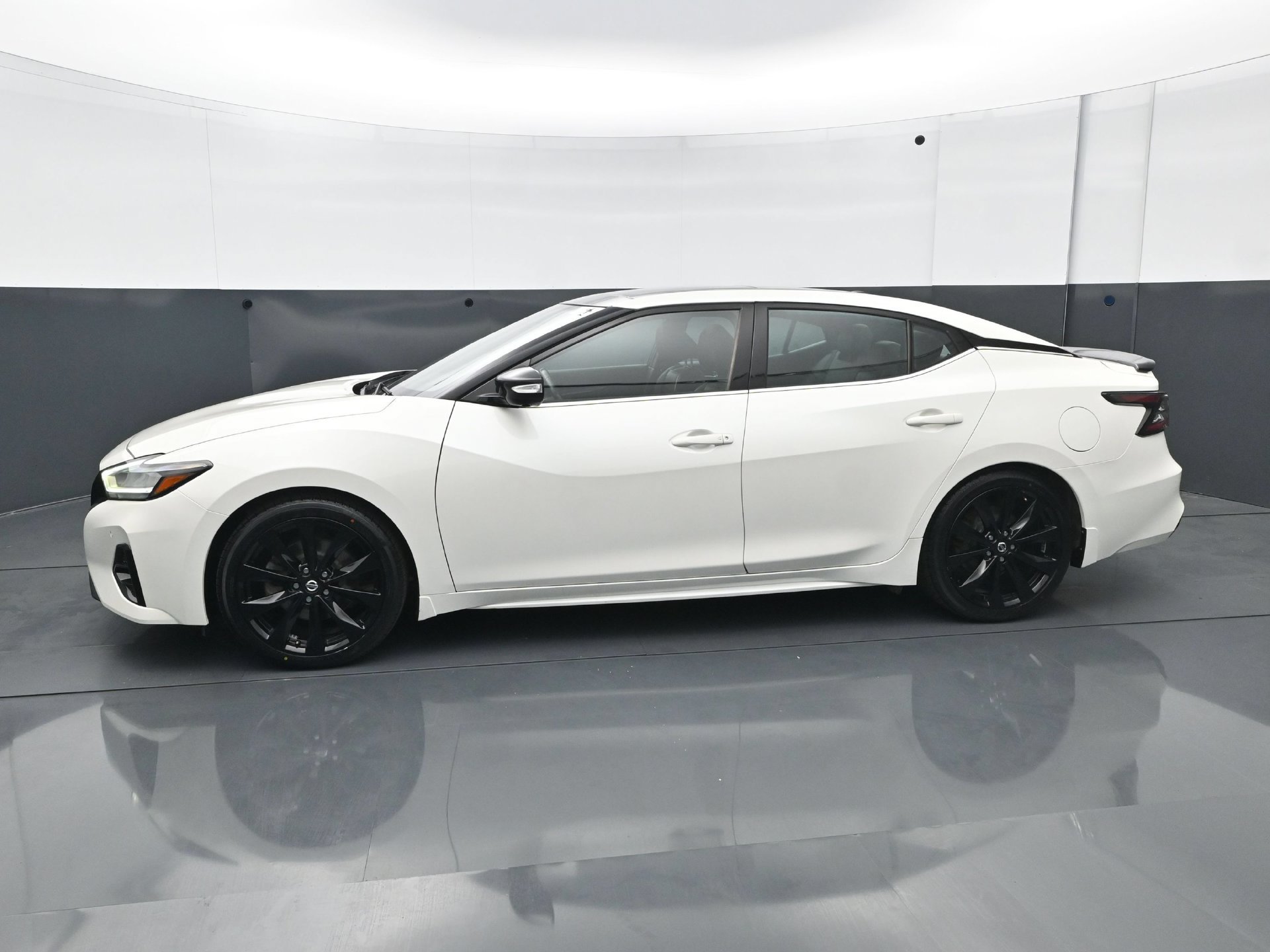 Used 2021 Nissan Maxima SR FWD image 3