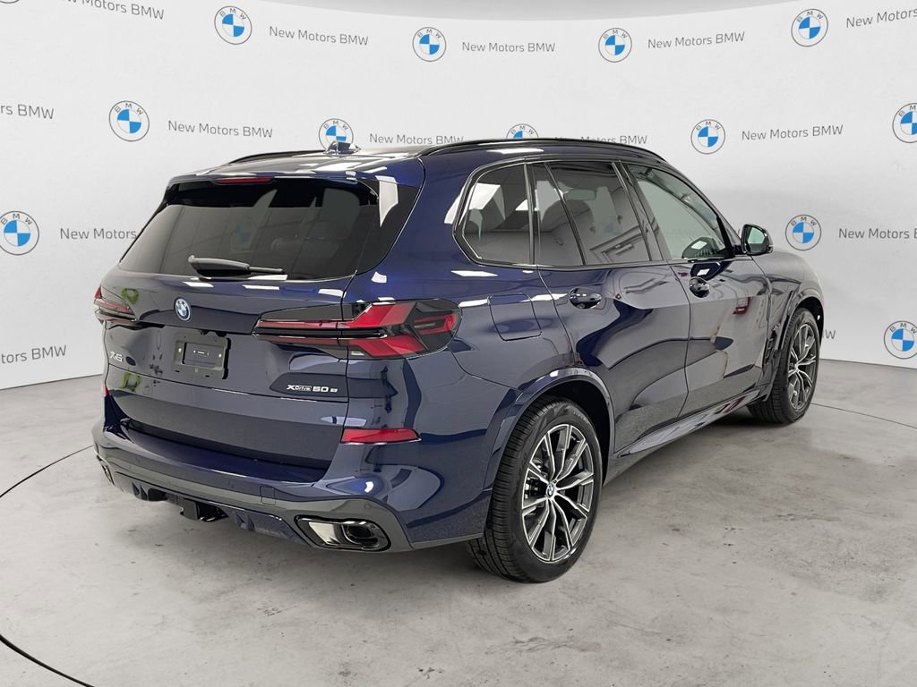 New 2026 BMW X5 xDrive50e w/ M Sport Package AWD/4WD image 4