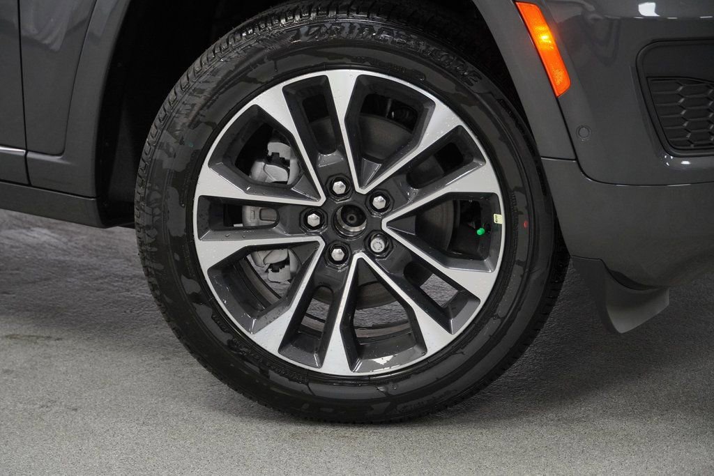 New 2025 Jeep Grand Cherokee L Overland w/ Trailer Tow Package image 4