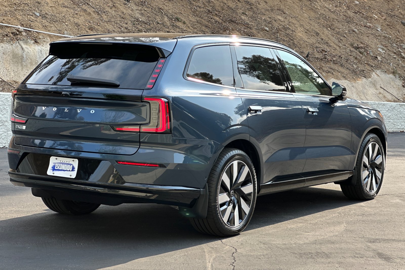 New 2025 Volvo EX90 Ultra AWD/4WD image 4