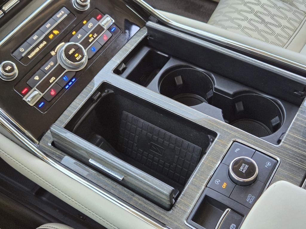 Used 2020 Lincoln Navigator Black Label w/ Cargo Convenience Package image 21