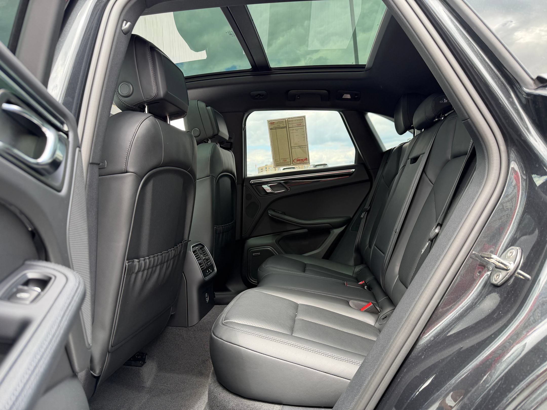 Used 2026 Porsche Macan AWD/4WD image 21