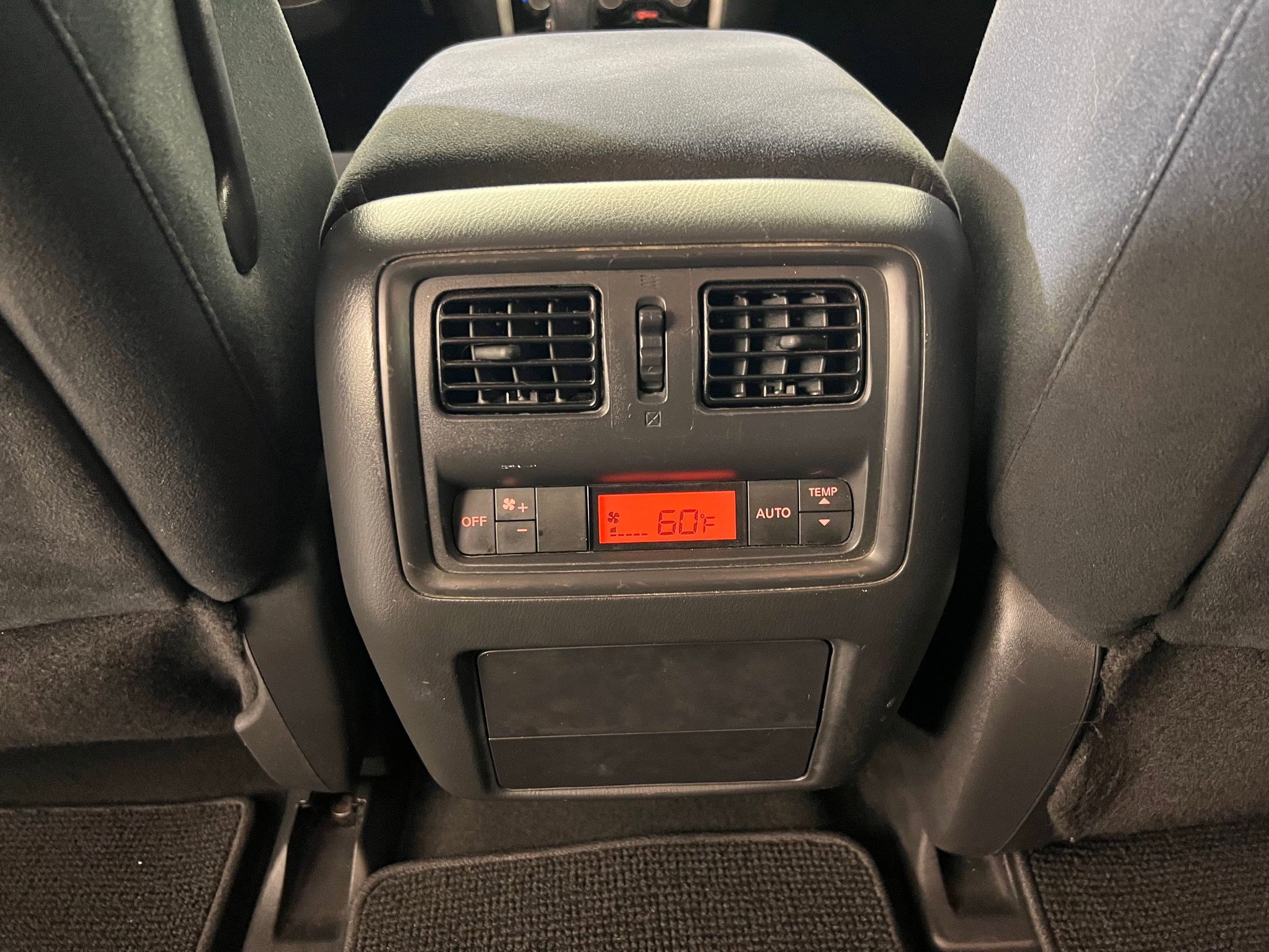 Used 2013 Nissan Pathfinder SV image 34