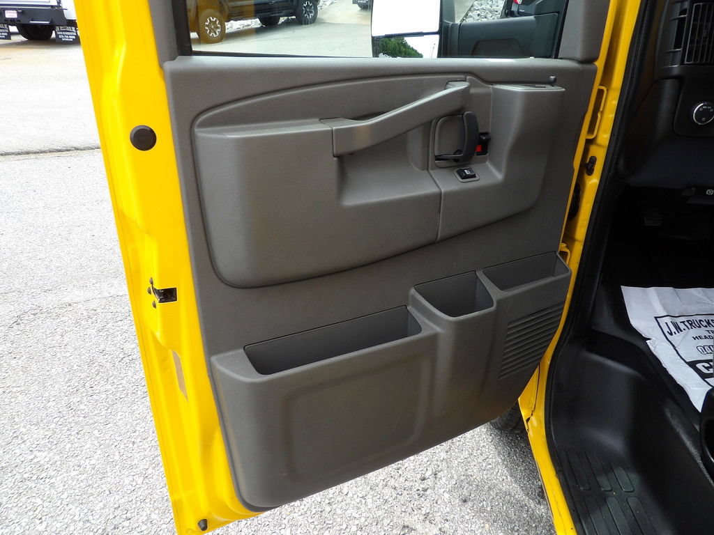 Used 2022 GMC Savana 3500 Extended w/ Power Convenience Package RWD image 14