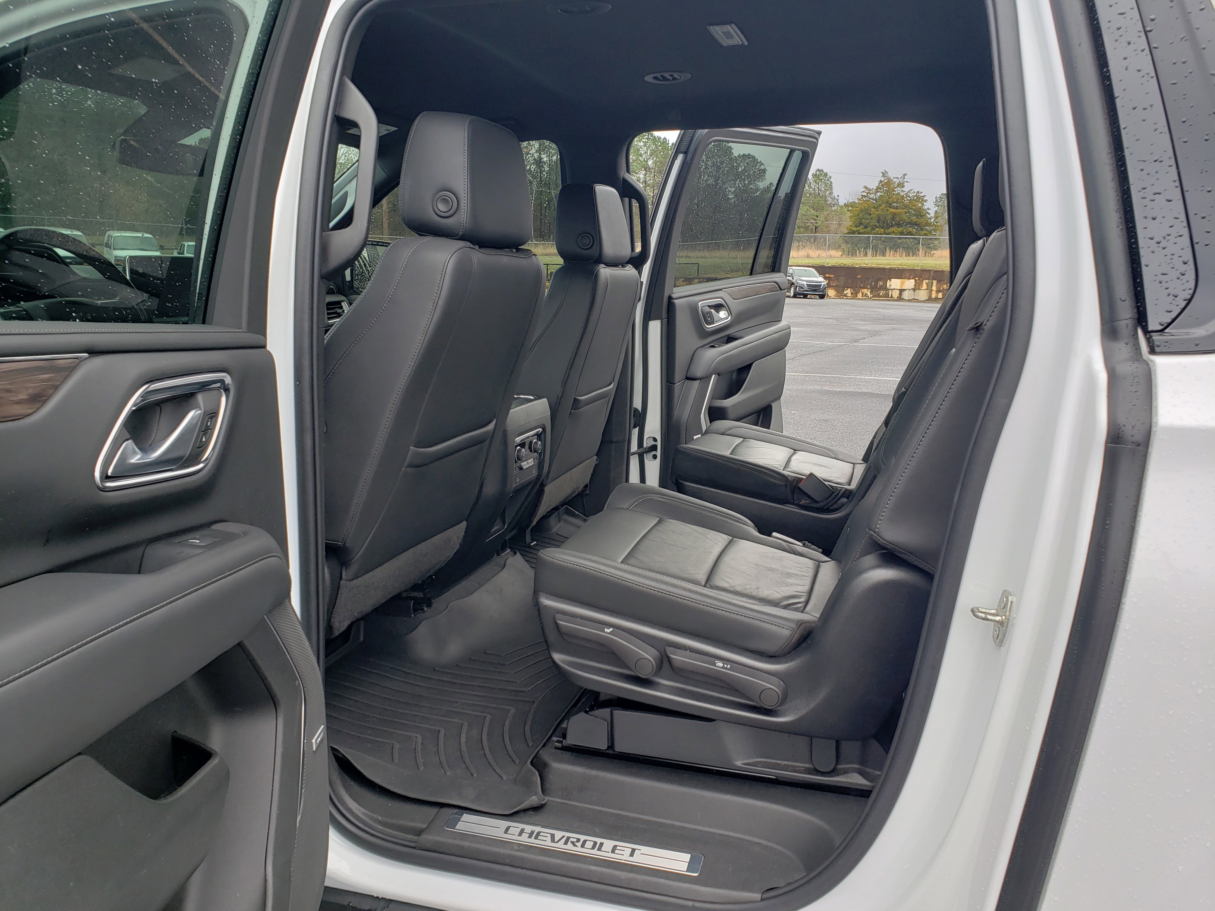 Used 2022 Chevrolet Suburban Z71 w/ Luxury Package image 34