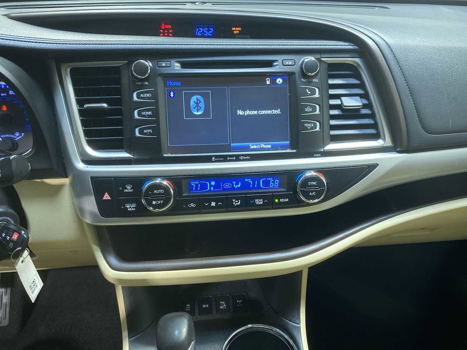 Used 2019 Toyota Highlander Plus AWD/4WD image 16