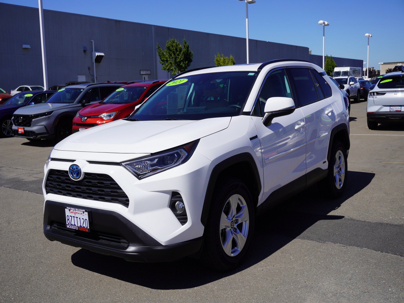 Used 2021 Toyota RAV4 XLE w/ Convenience Package AWD/4WD image 8