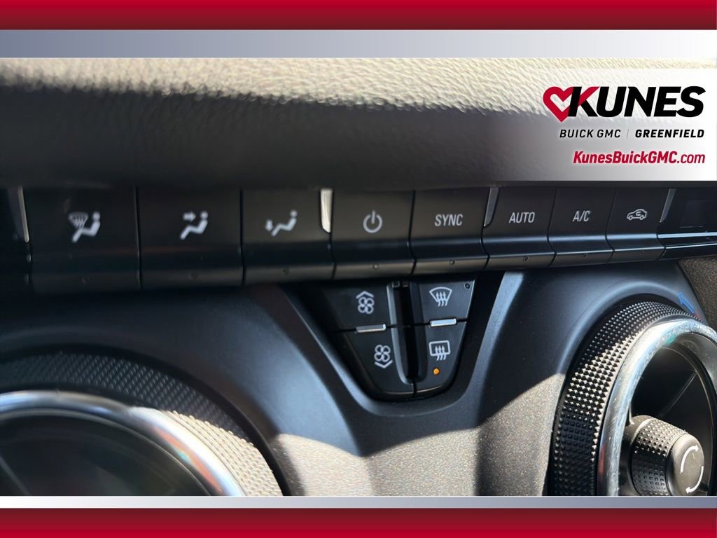 Used 2025 Chevrolet Blazer LT FWD image 33