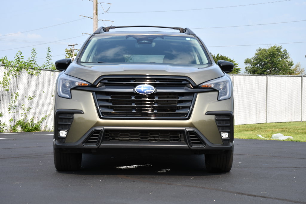 Used 2024 Subaru Ascent Onyx Edition AWD/4WD image 2