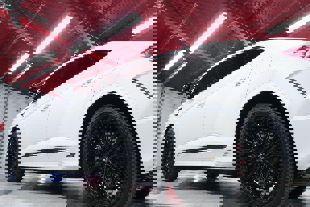 Used 2025 Lamborghini Urus SE image 47