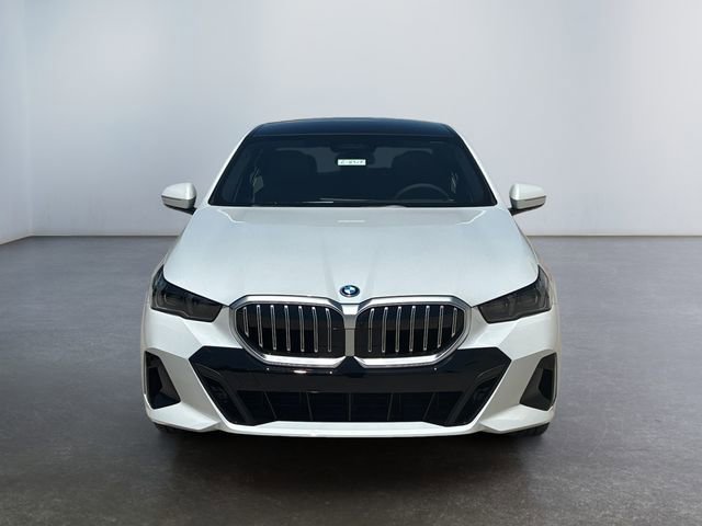 New 2026 BMW 550e xDrive image 9