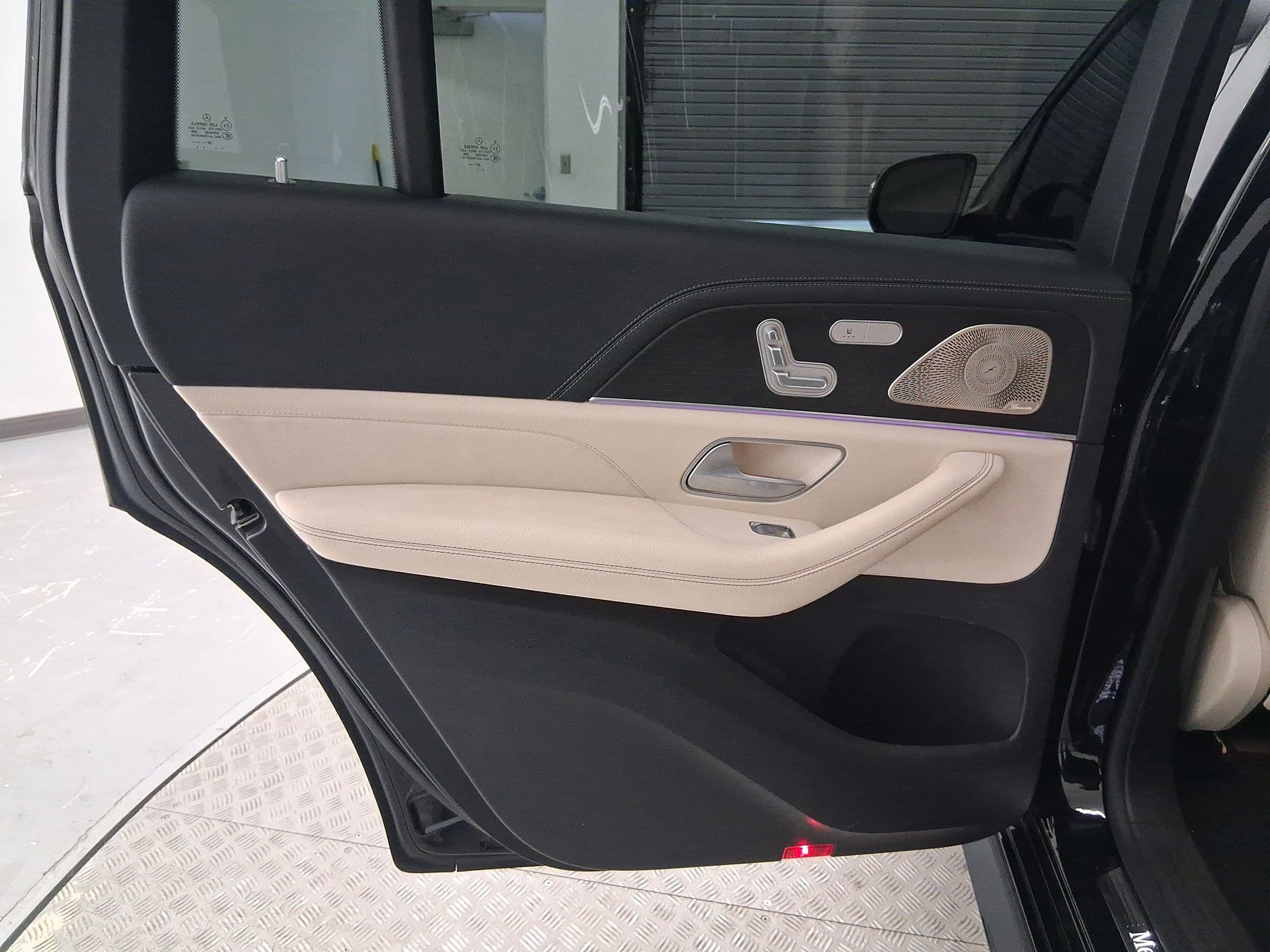 Used 2023 Mercedes-Benz GLS 450 4MATIC image 32