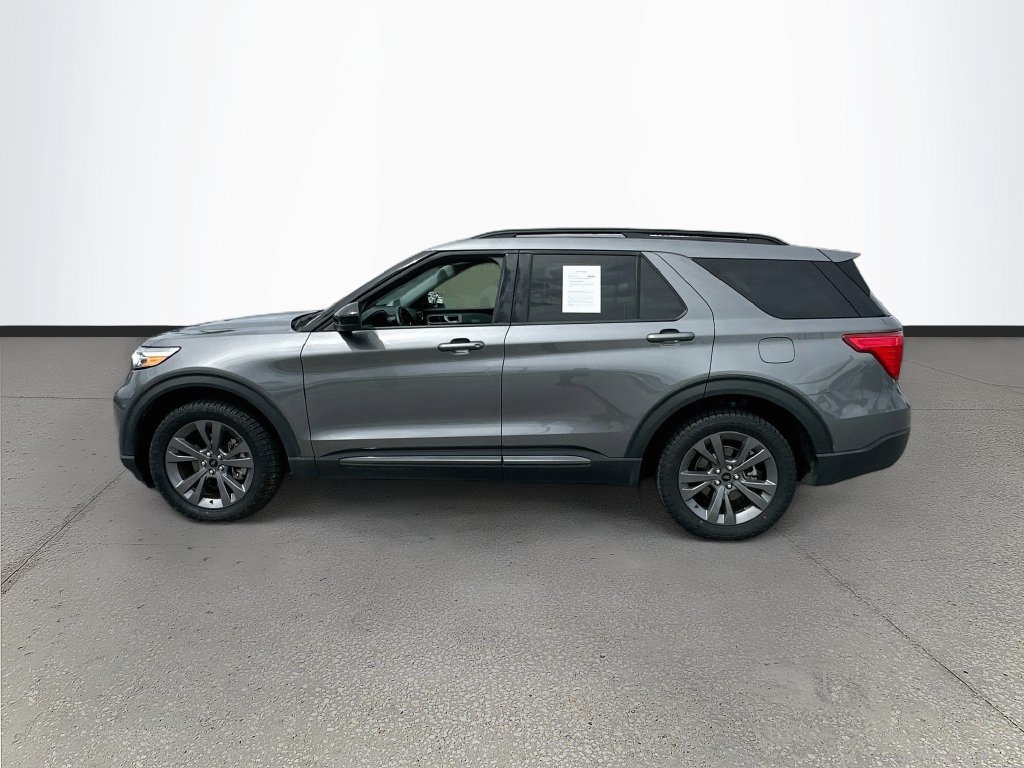 Used 2023 Ford Explorer XLT w/ Equipment Group 202A AWD/4WD image 4
