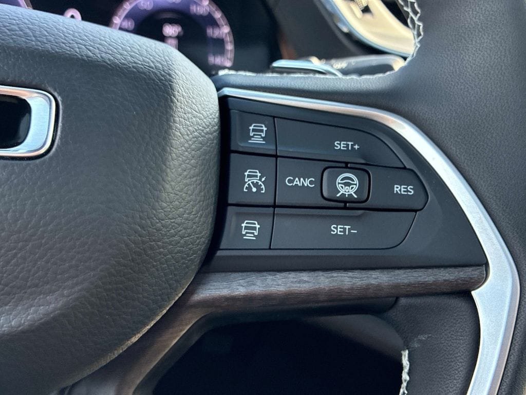 Certified 2026 Jeep Grand Cherokee Limited AWD/4WD image 25