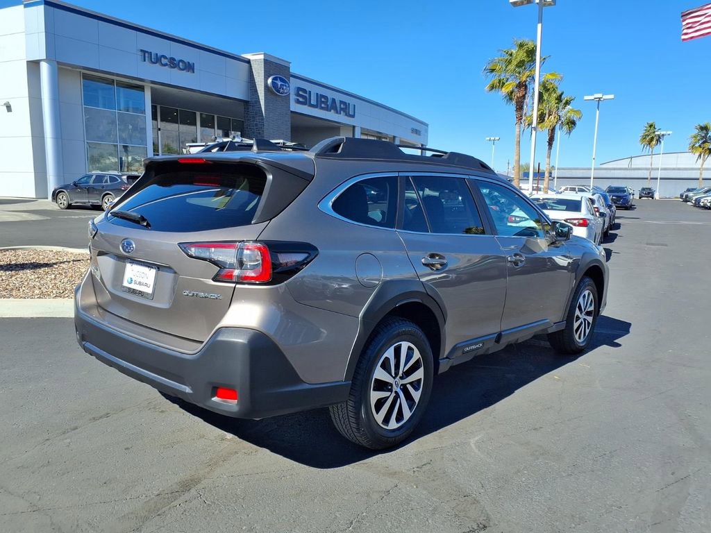 Used 2023 Subaru Outback Premium image 11