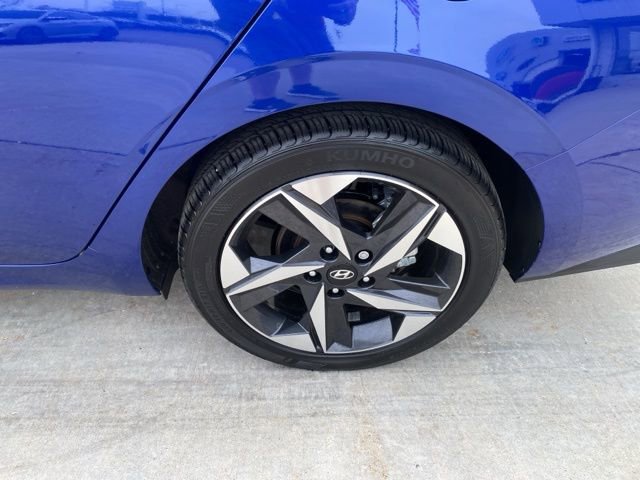 Used 2023 Hyundai Elantra SEL w/ Convenience Package FWD image 11