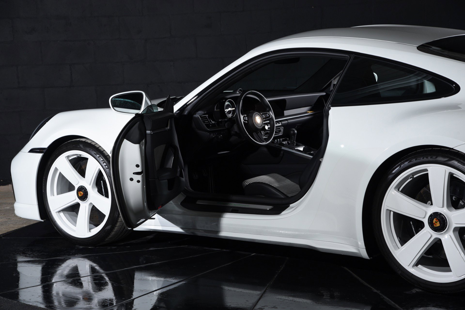 Used 2023 Porsche 911 Sport Classic RWD image 16