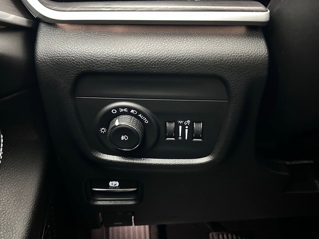 New 2025 Jeep Grand Cherokee Limited image 26