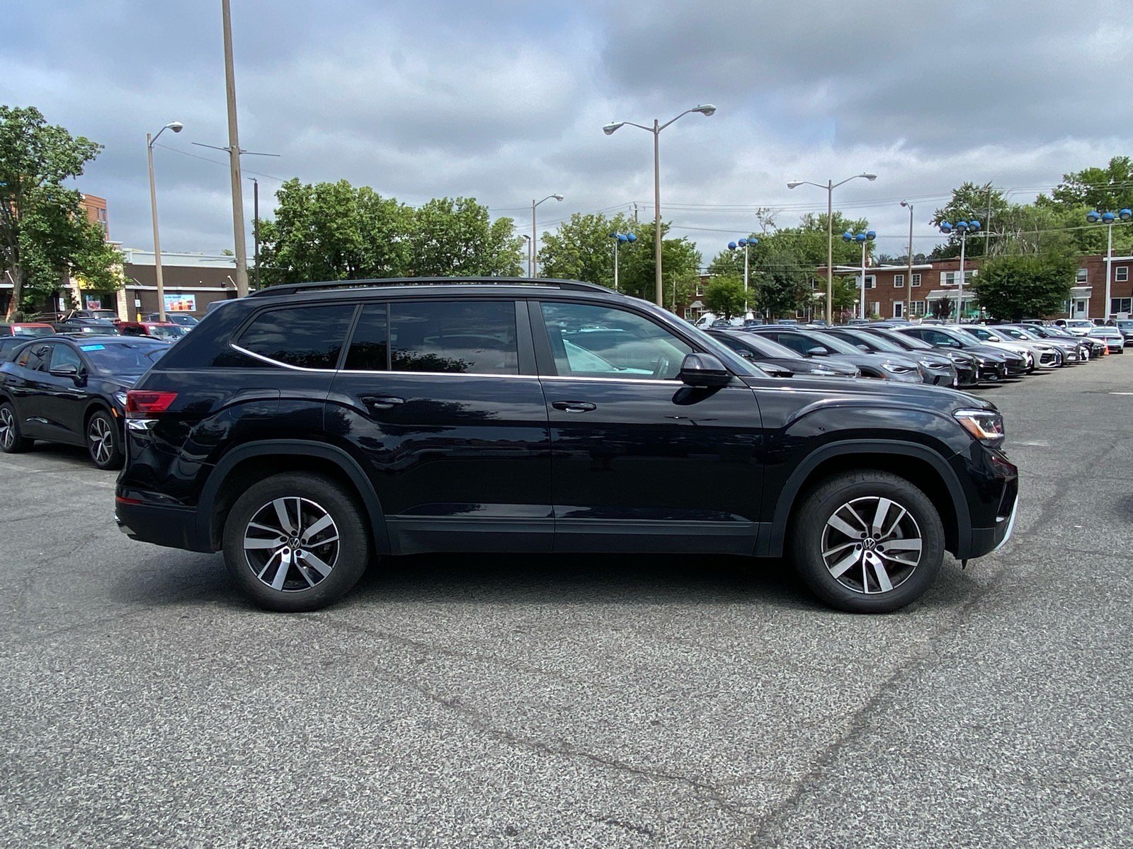 Used 2022 Volkswagen Atlas SE AWD/4WD image 2