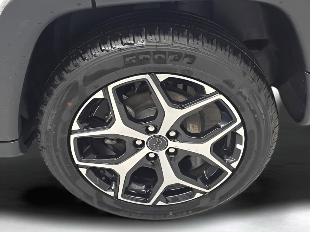 Used 2025 Jeep Compass Limited image 30