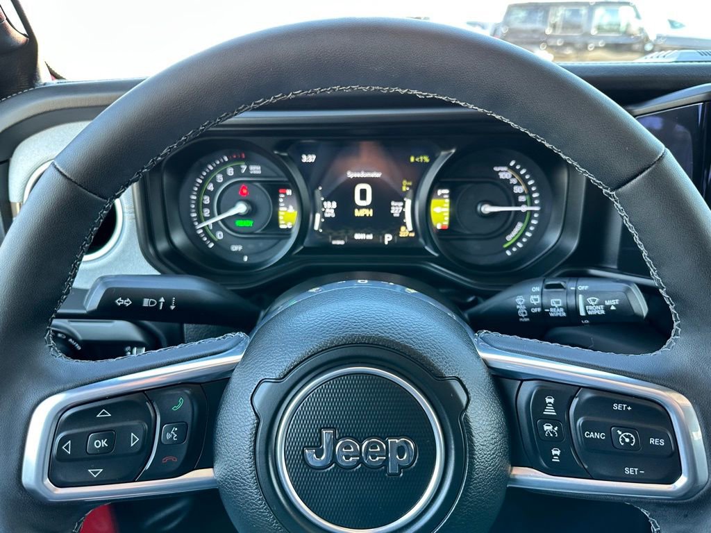 Used 2025 Jeep Wrangler Unlimited Sahara image 29