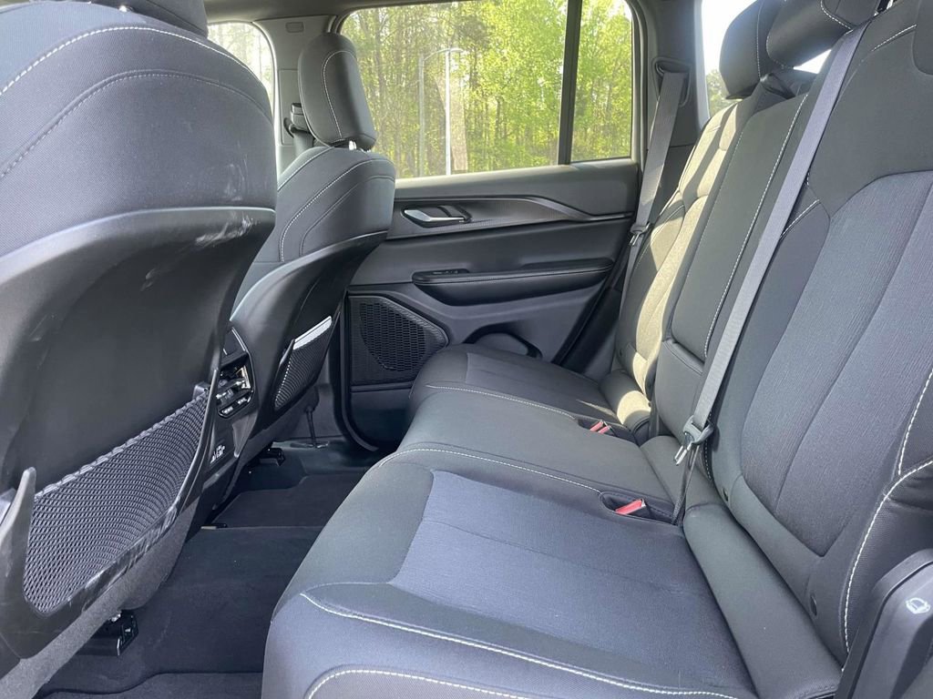 Certified 2025 Jeep Grand Cherokee Laredo X image 21