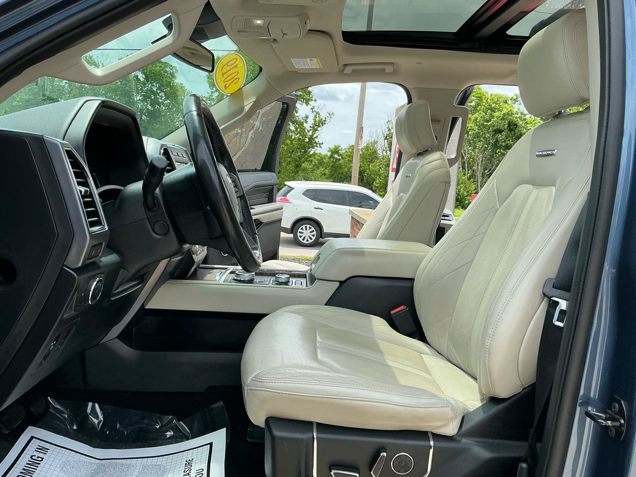 Used 2019 Ford Expedition Platinum AWD/4WD image 17