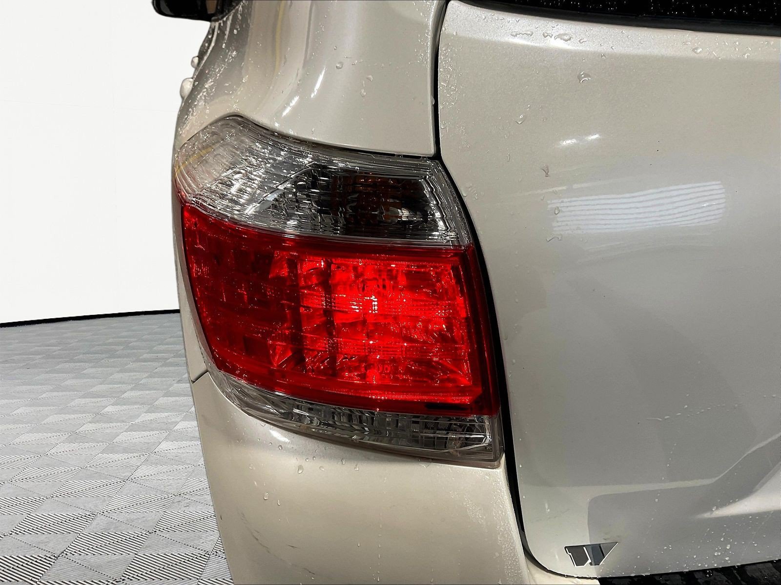 Used 2013 Toyota Highlander SE AWD/4WD image 22