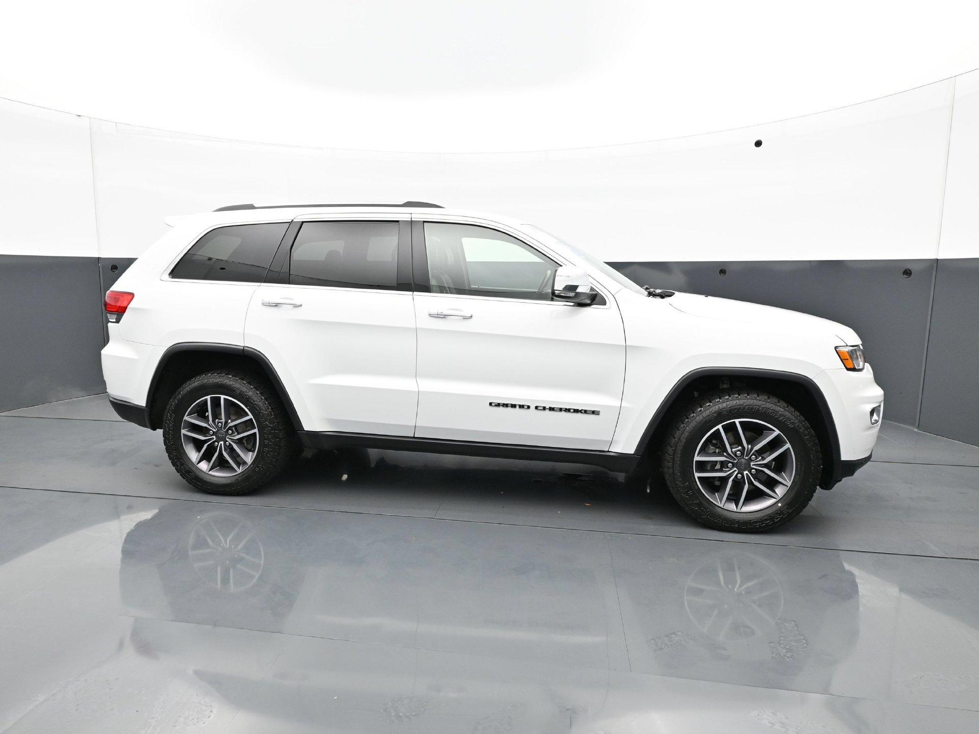 Used 2019 Jeep Grand Cherokee Limited w/ Trailer Tow Group IV AWD/4WD image 8