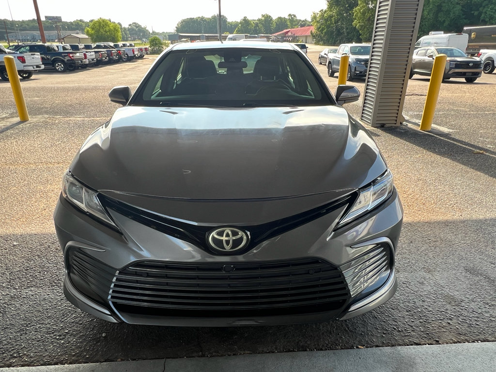 Used 2023 Toyota Camry LE FWD image 3