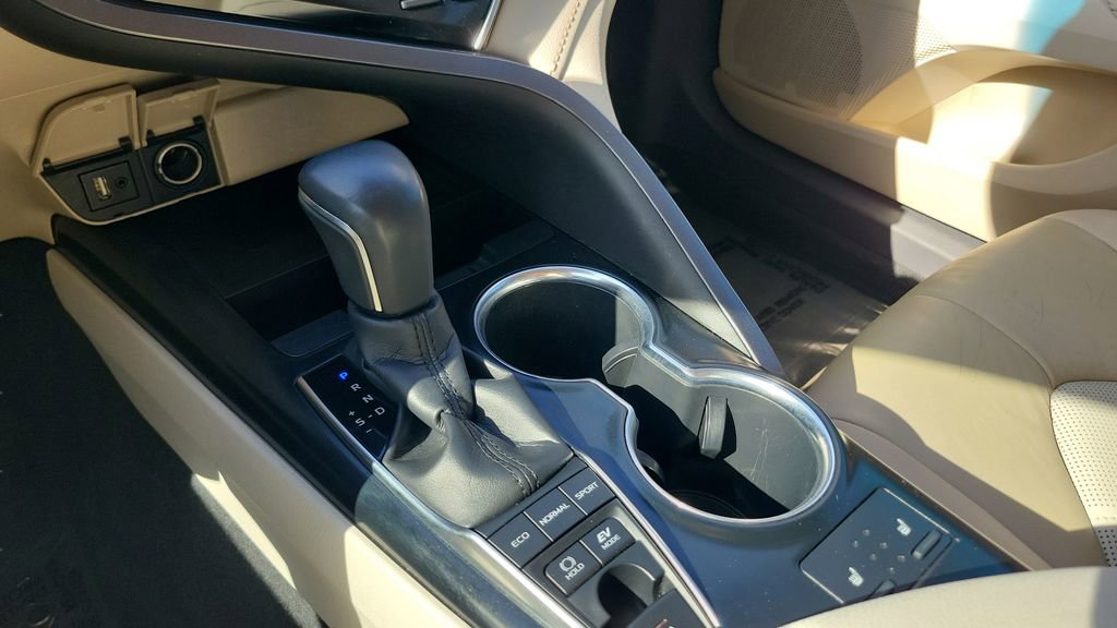 Used 2018 Toyota Camry XLE w/ Audio Package FWD image 16