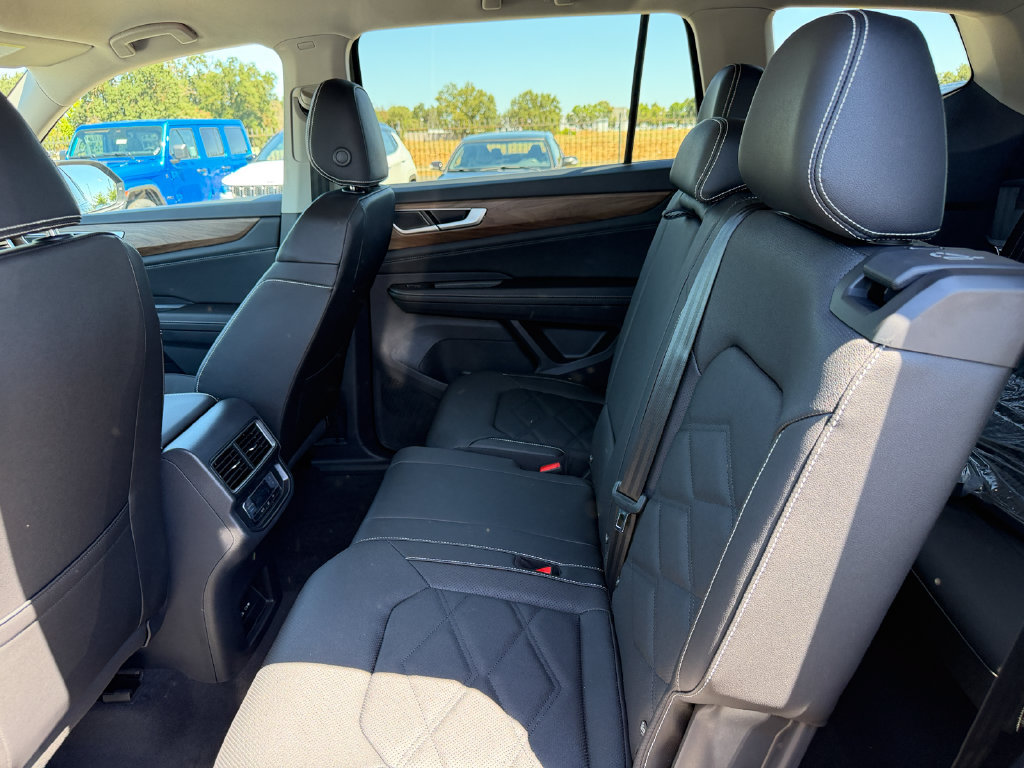 New 2026 Volkswagen Atlas SE FWD image 24