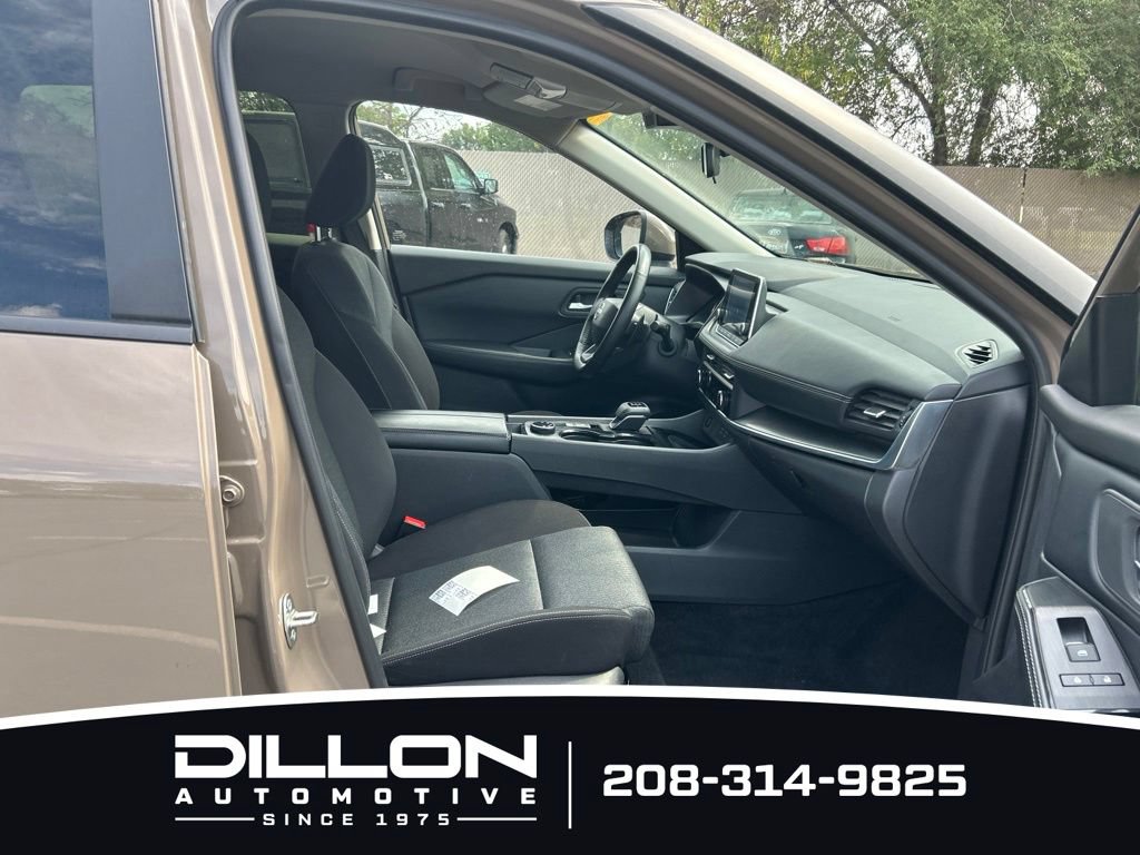 Used 2025 Nissan Rogue SV AWD/4WD image 13
