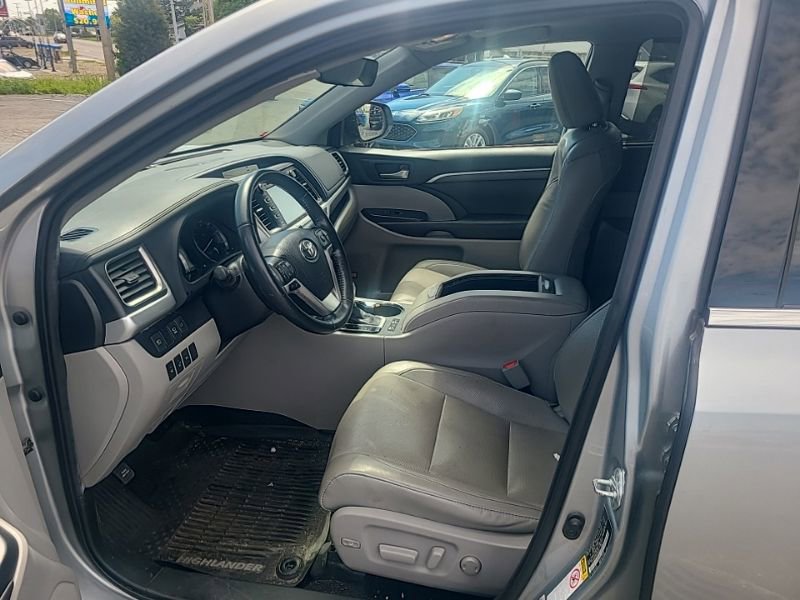 Used 2019 Toyota Highlander Limited Platinum AWD/4WD image 13