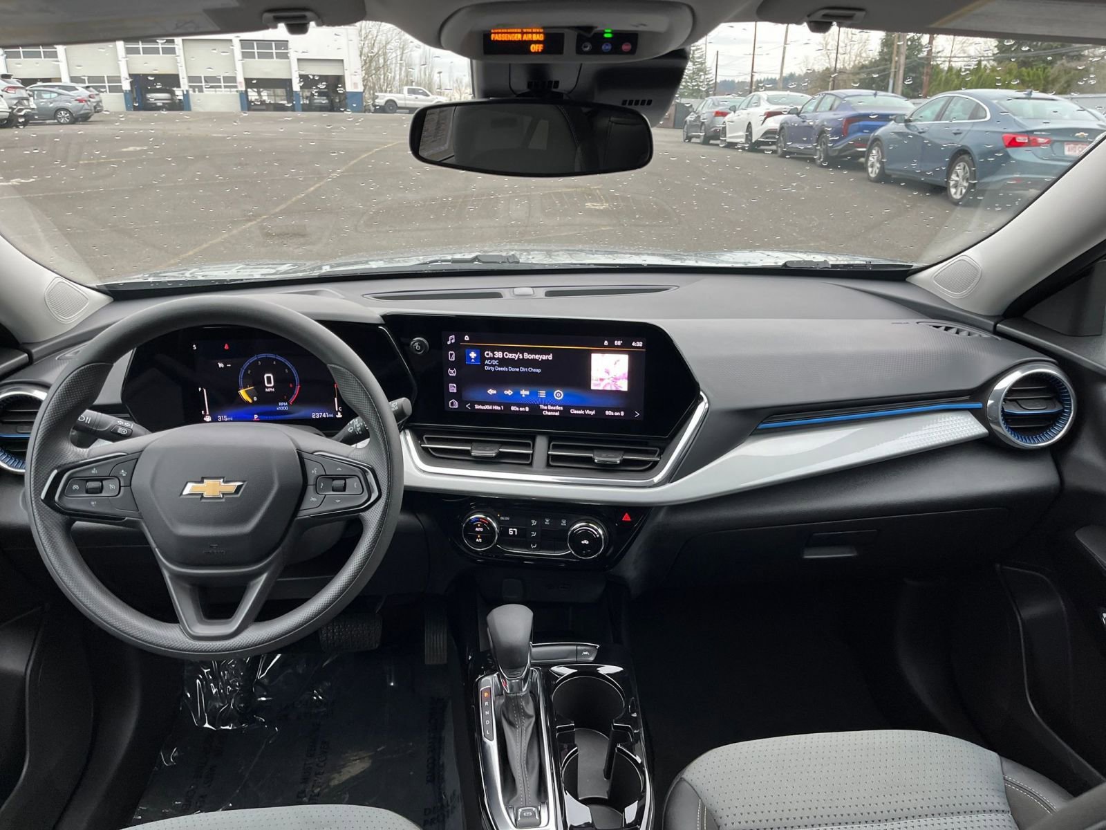 Used 2025 Chevrolet Trax LT FWD image 32