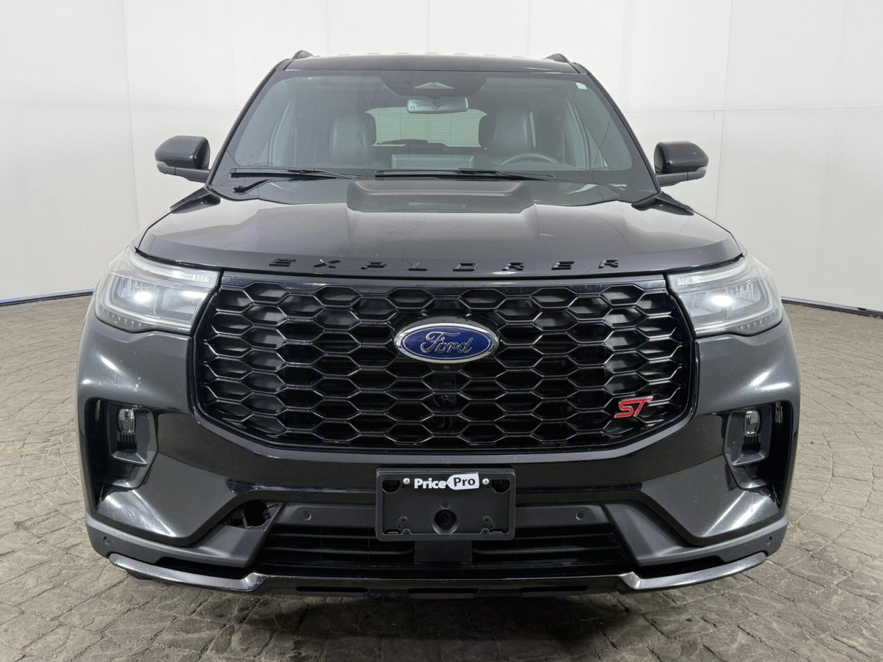 Used 2025 Ford Explorer ST RWD image 2