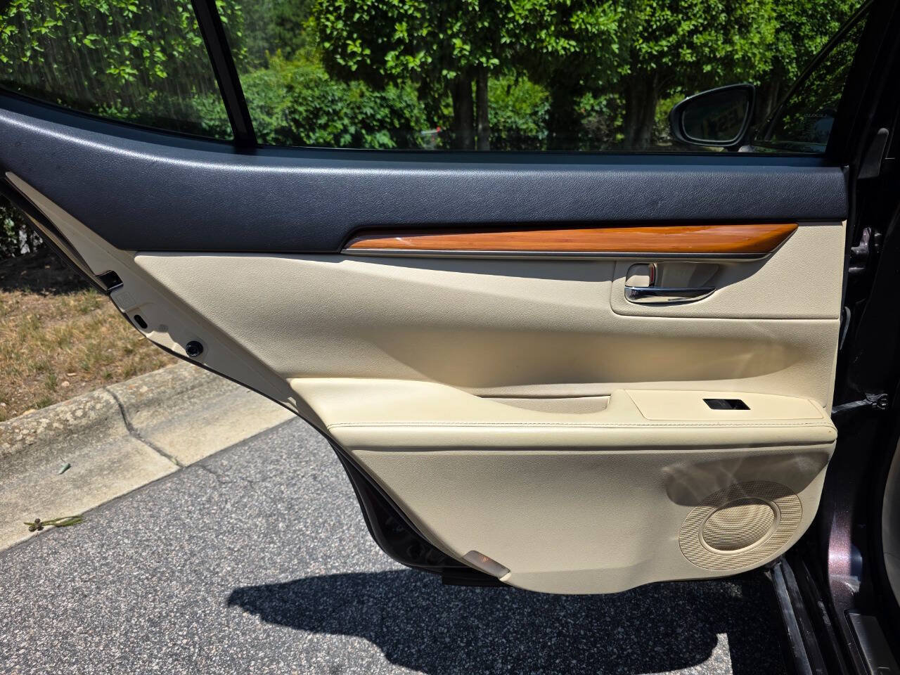 Used 2013 Lexus ES 300h w/ Premium Pkg FWD image 30