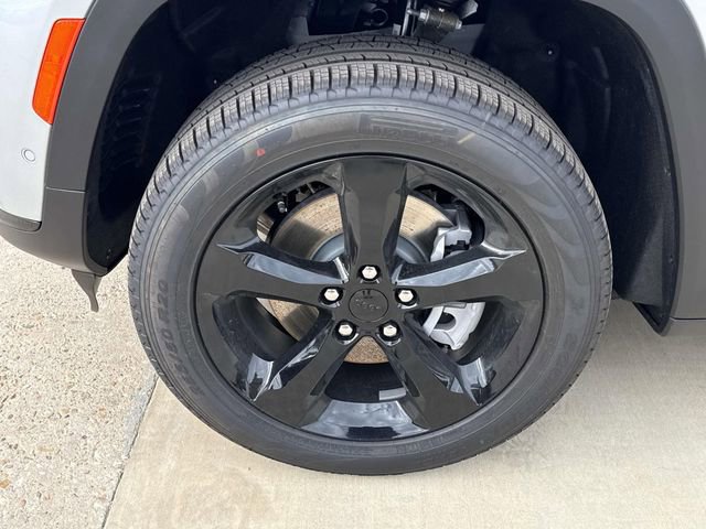 New 2025 Jeep Grand Cherokee L Limited w/ Luxury Tech Group II RWD image 3