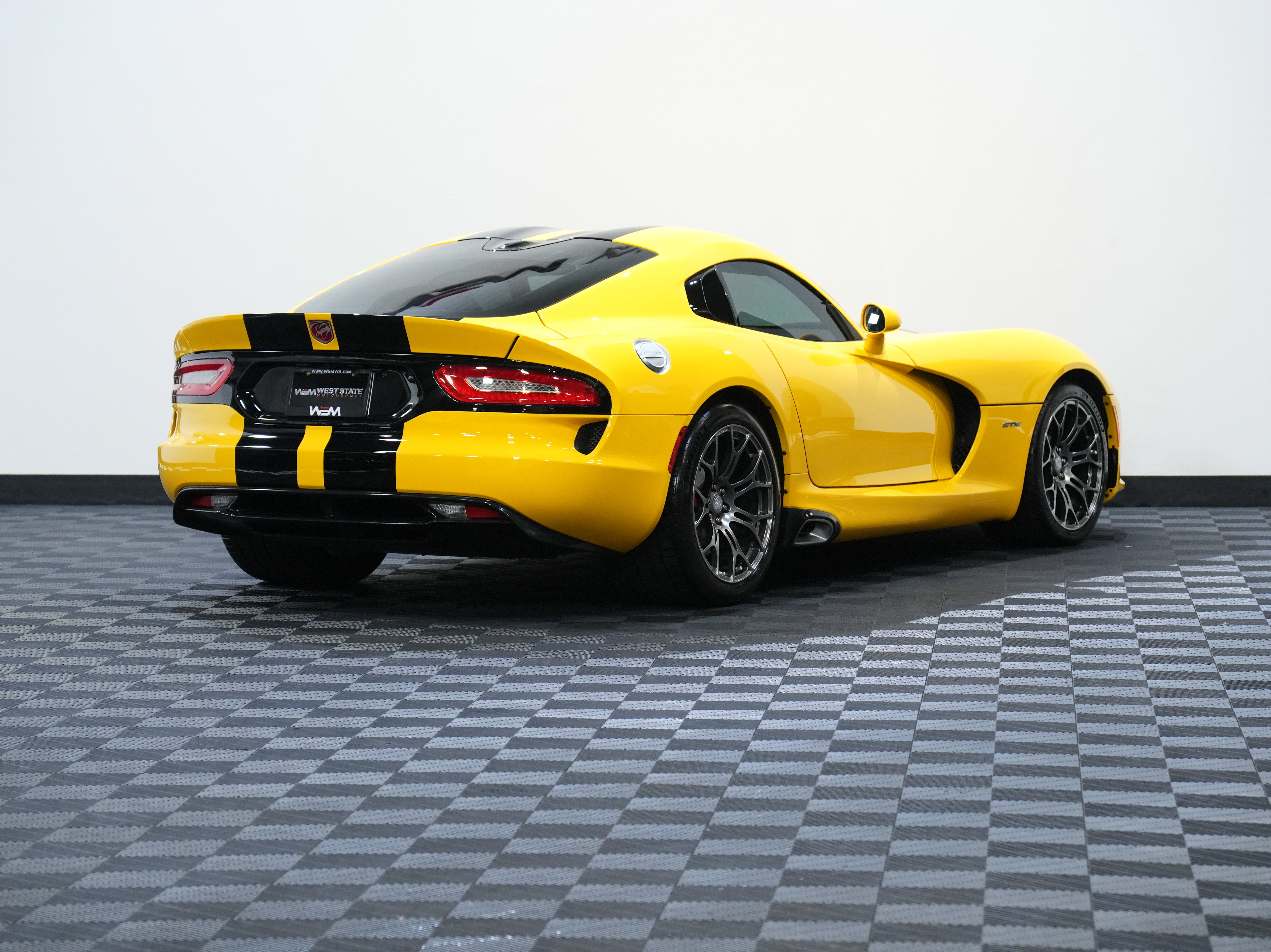 Used 2013 SRT Viper GTS w/ GTS Laguna Interior Pkg image 6