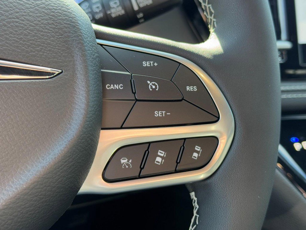 New 2026 Chrysler Pacifica Select image 13