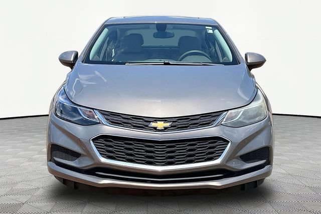 Used 2017 Chevrolet Cruze LT w/ Sun And Sound Package FWD image 2