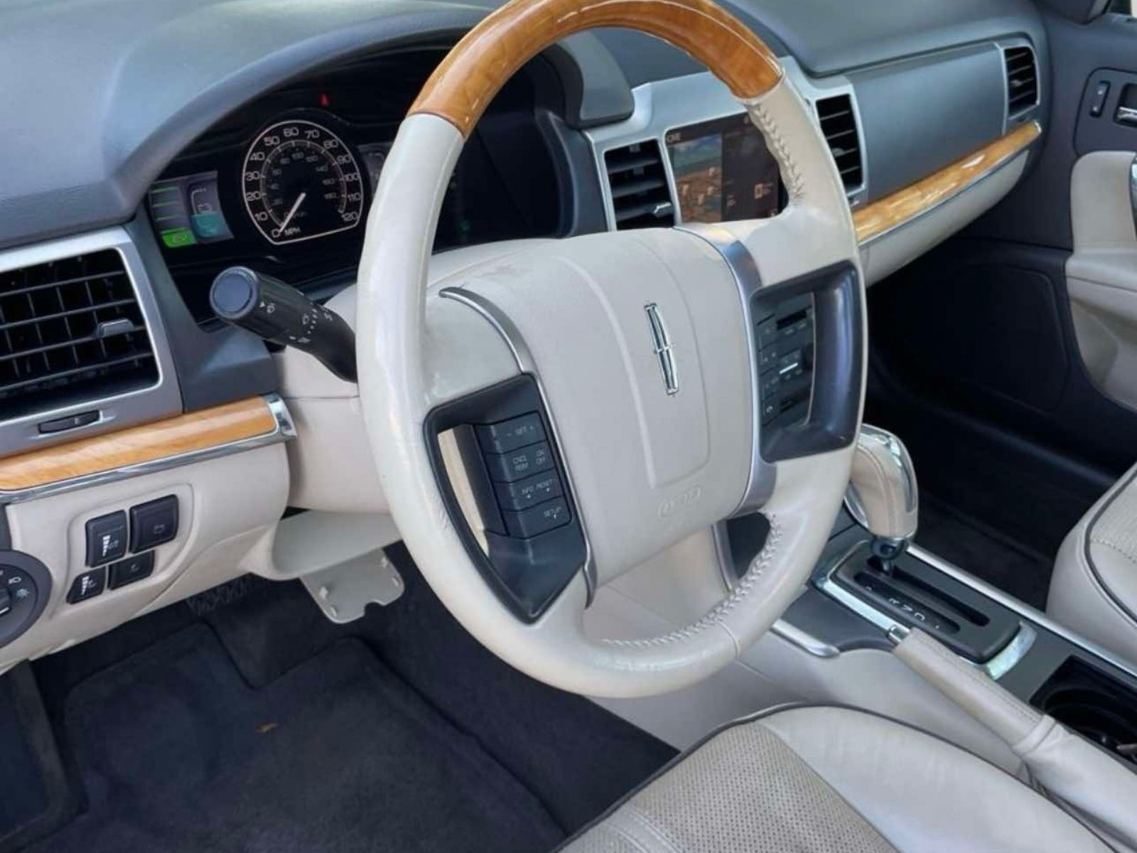 Used 2012 Lincoln MKZ Hybrid FWD image 3