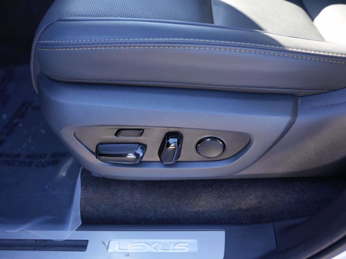 Used 2025 Lexus GX 550 w/ Accessory Package (CT) image 20